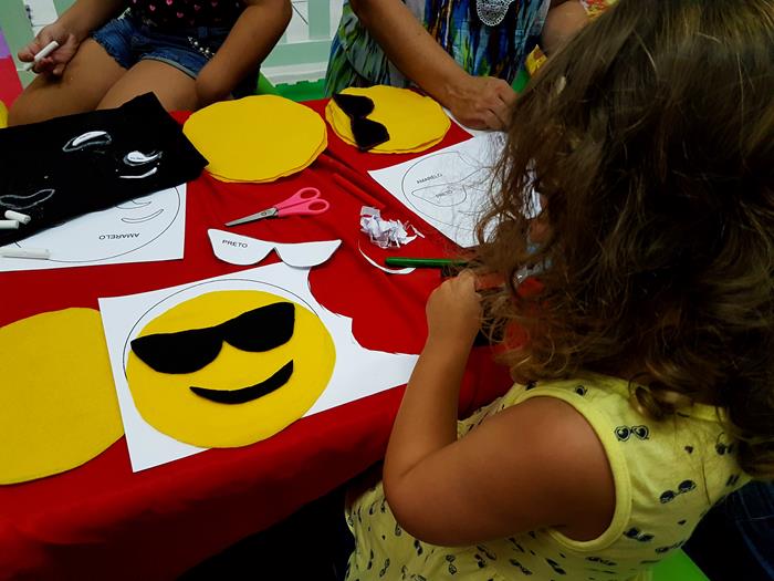 São Gonçalo Shopping chaveiros de emoji